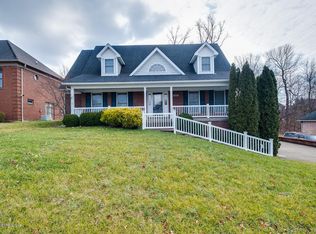 9402 Amber Ridge Ct, Louisville, KY 40272