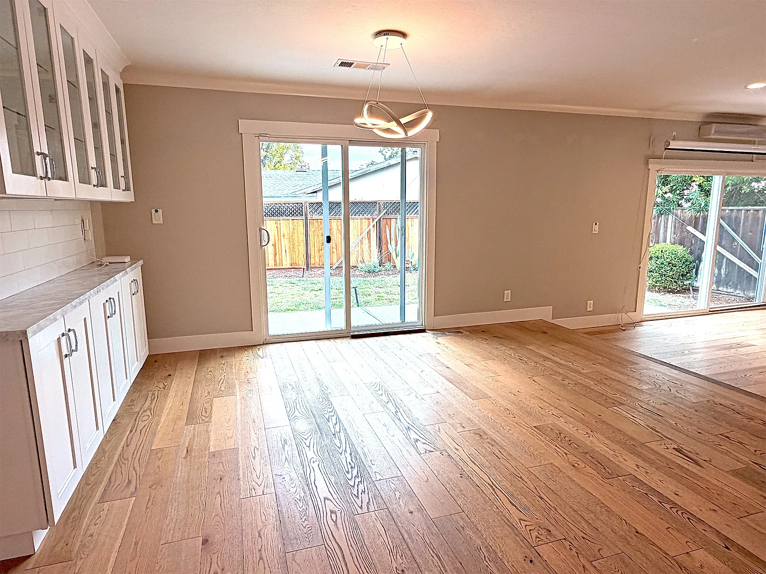 3 bed, 1393 sqft, $5,485 — Photo 4