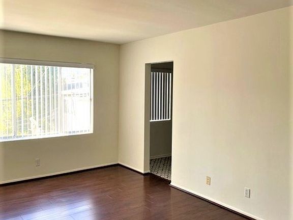 2nd image of 1001 N Gardner St #213