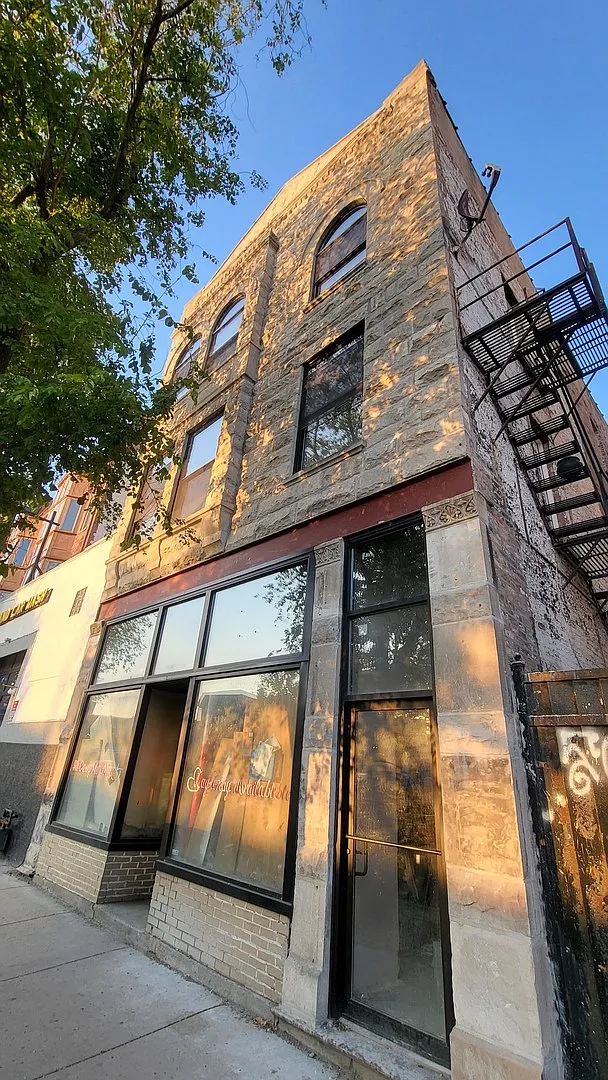 2 bed, 1000 sqft, $2,175 — Photo 1