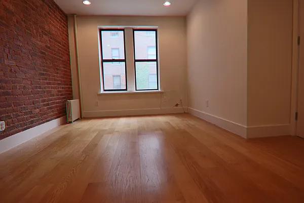 Rented by PMG Real Estate  | media 10