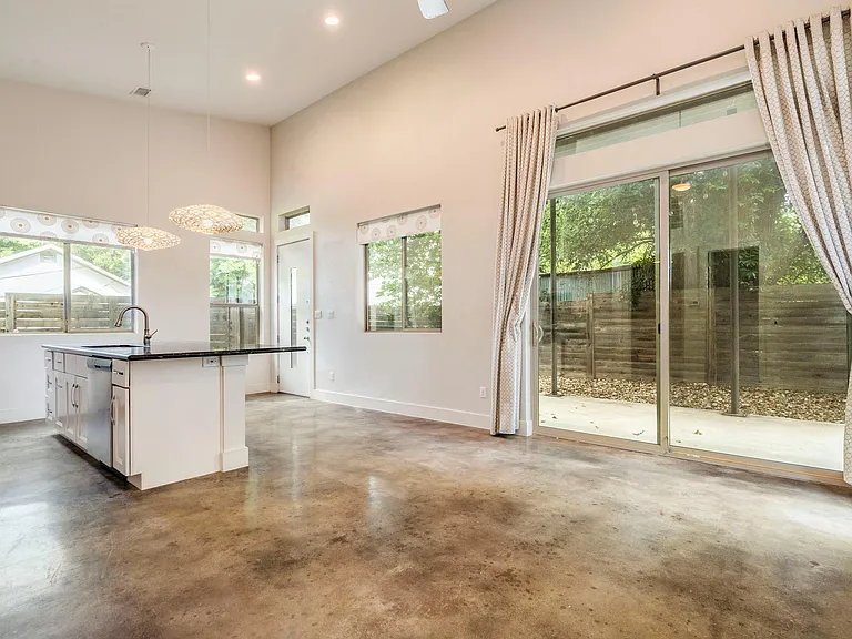 1404 Singleton Ave #B — Photo 8