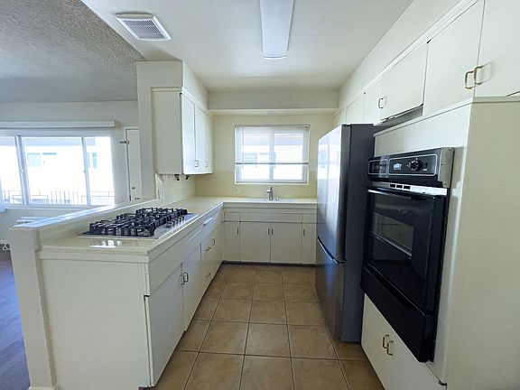 4th image of 1343 E Harvard St #J