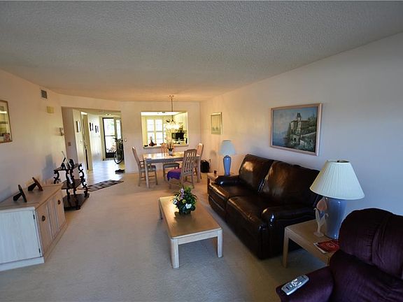 4th image of 4512 Weybridge St #53