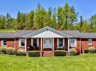 60 Headwaters Rd, Chester Gap, VA 22623