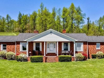 60 Headwaters Rd, Chester Gap, VA, 22623