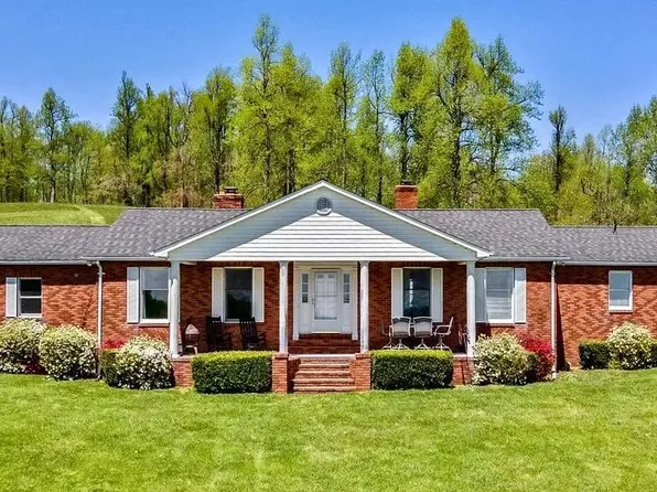 60 Headwaters Rd, Chester Gap, VA 22623