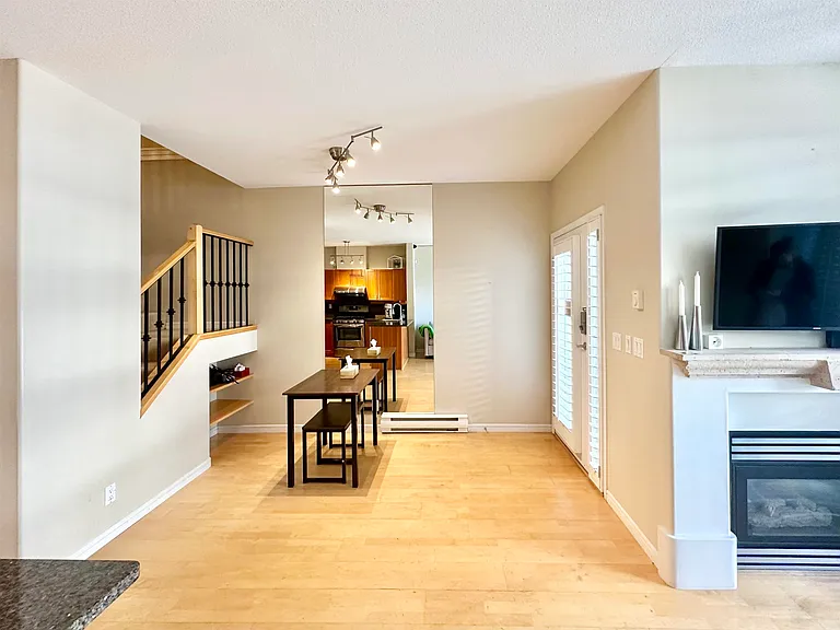 2688 Vine St — Photo 9