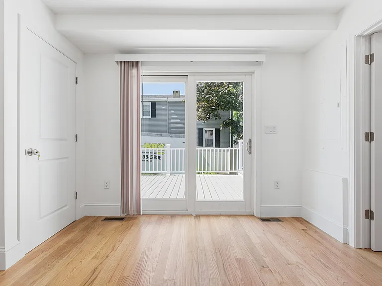 35 Williams St — Photo 5