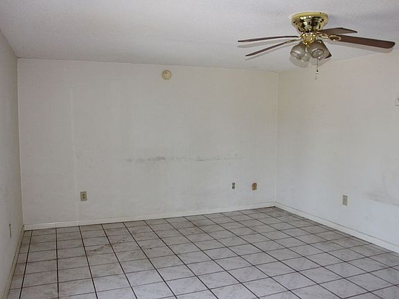 5th image of 2825 Pompano Dr
