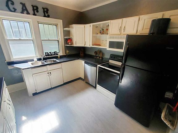 4th image of 45 Stewart Ave