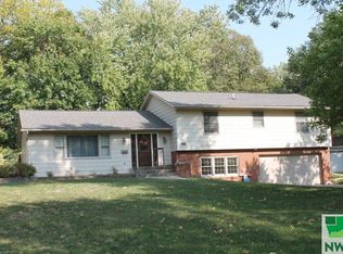 727 S 10th St, Sac City, IA 50583