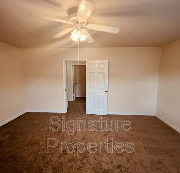 555 Fairfax Ave #G — Photo 15