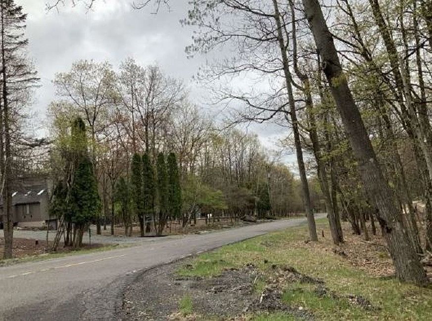 Exterior Neighborhood (street photo)