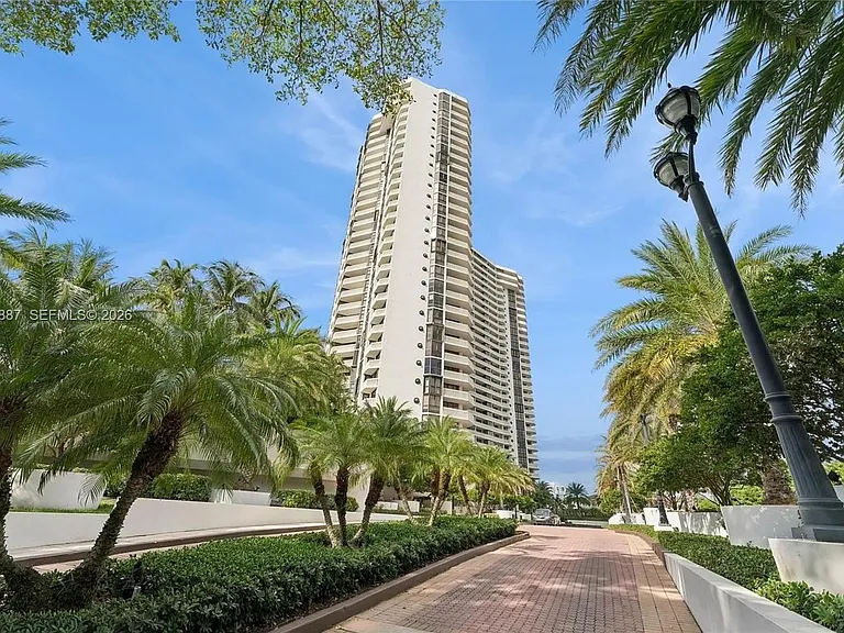 1000 W Island Blvd #2806 — Photo 31