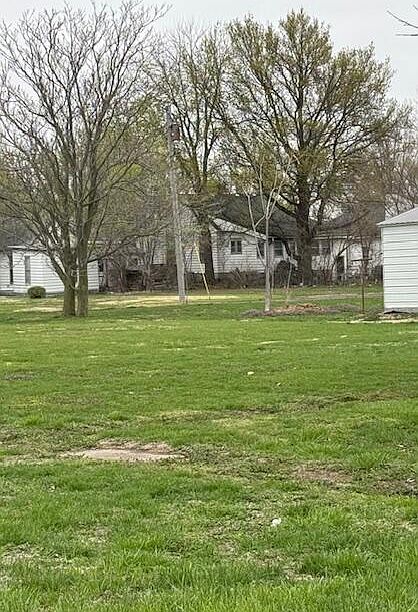 2nd image of 210 Walnut St