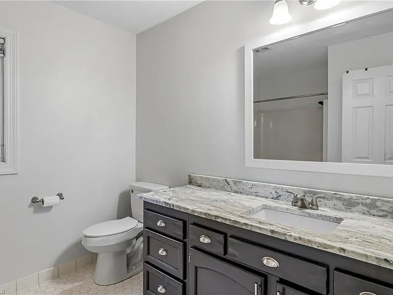 4103 Oak Hollow Dr — Photo 29