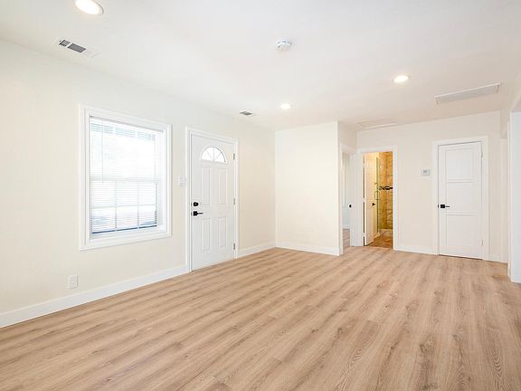 2nd image of 7912 Vineland Ave