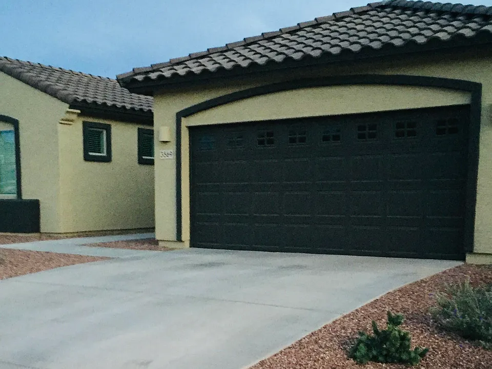 3569 E Peartree Ln