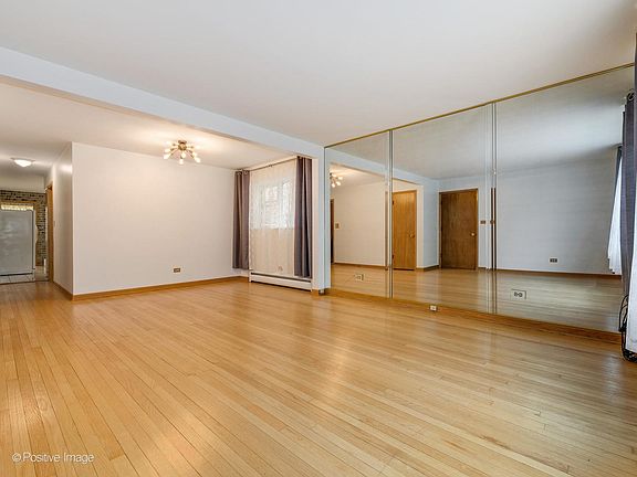 4th image of 5239 W Warwick Ave
