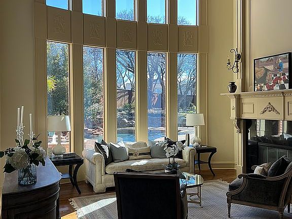 2nd image of 605 Chapel Ct