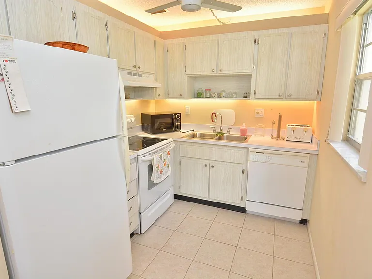 1225 NW 21st St #2105 — Photo 12