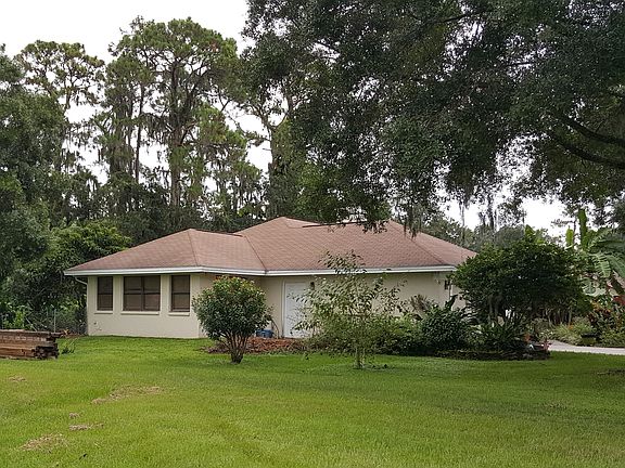 3rd image of 2702 Savannah Dr