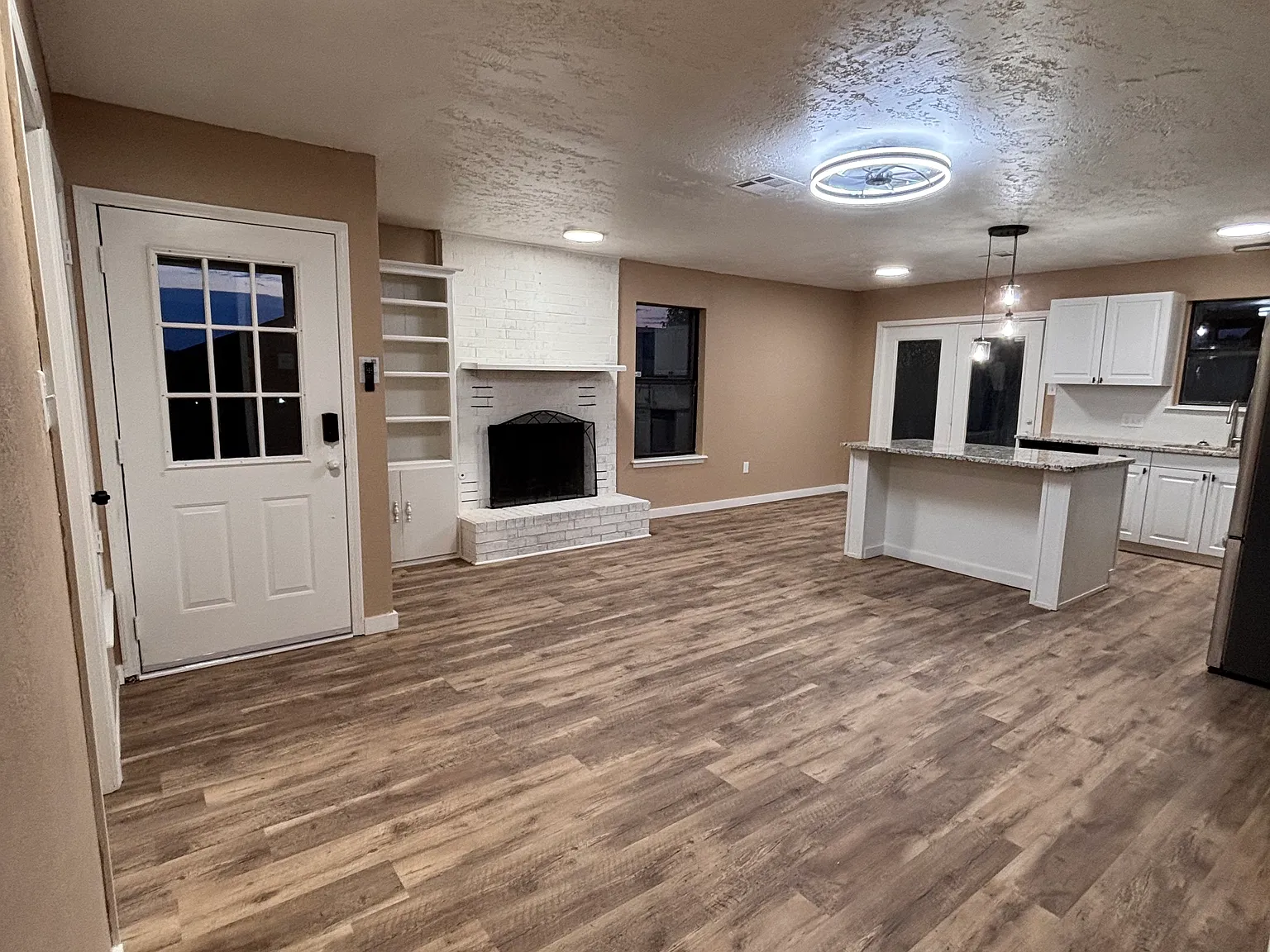 333 NE Skyline Cir — Photo 4