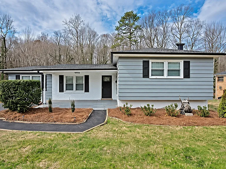 1404 Nottingham Rd — Photo 1