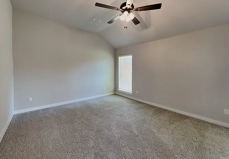 1106 Holly St — Photo 6