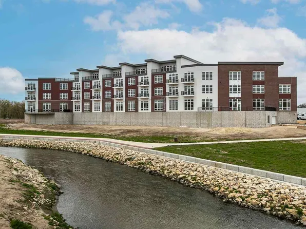 120 Twin Steeples Northeast Cir Suite 216, Dyersville, IA 52040