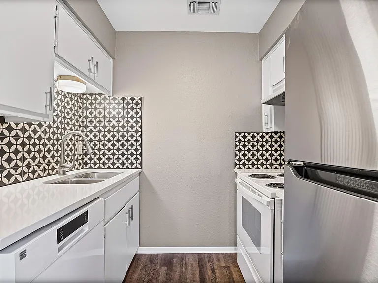 5215 Saint Georges Grn #D — Photo 8