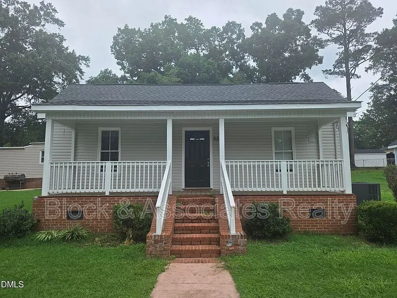 2 bed, 1.0 bath, 720 sqft, $1,450 — Photo 1