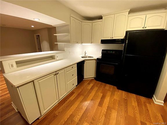 5th image of 33 Washington Ave
