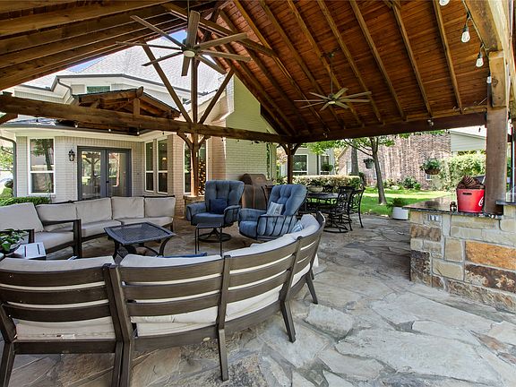 4th image of 301 Saint Andrews Dr