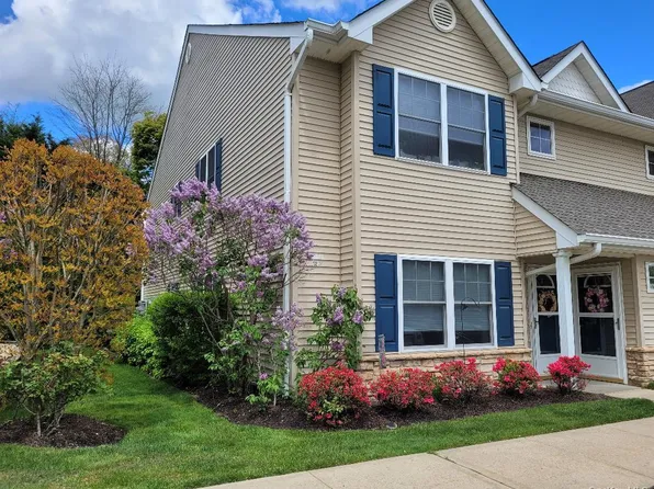 1 Morley Circle, Melville, NY 11747