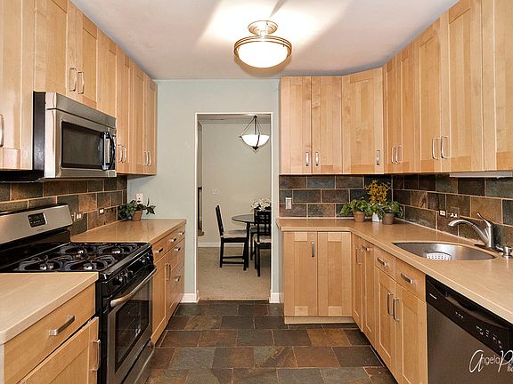 5th image of 1251 Regency Ct #16