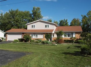 7220 Colonial Dr, Niagara Falls, NY 14305