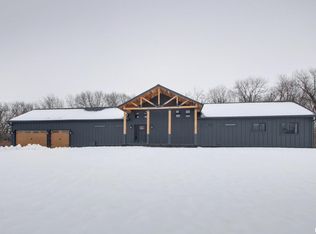 1133 N 1965th Ave, Mendon, IL 62351