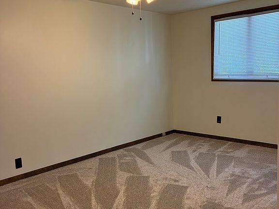 5th image of 424 E Park Ave #1