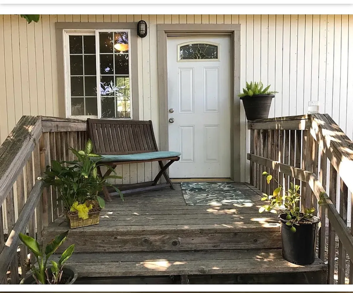 745 Sarah St photo 1