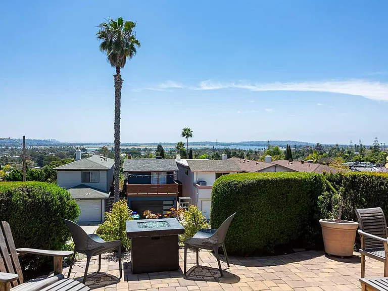 2473 Geranium St — Photo 43