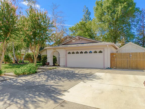 4th image of 8444 Menke Way