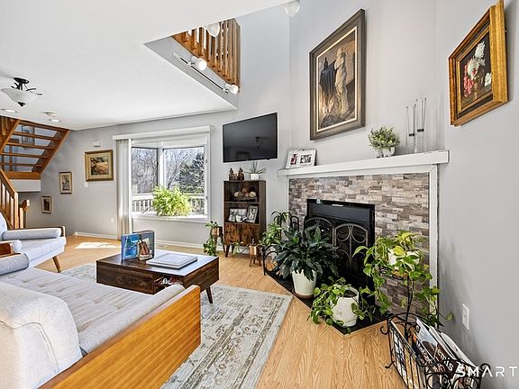 3rd image of 12 Spindle Hill Road #6H