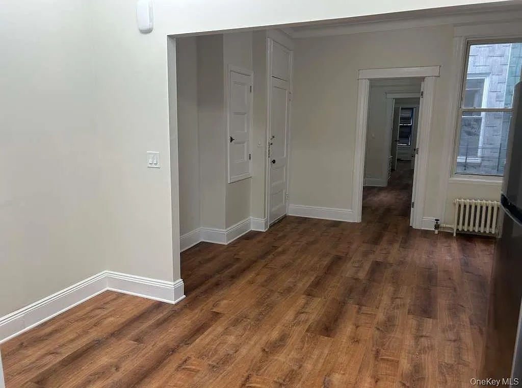 3 bed, 1.0 bath, 1000 sqft, $3,300 — Photo 2