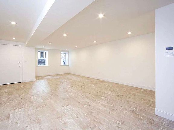 3rd image of 1067 Hancock St #3