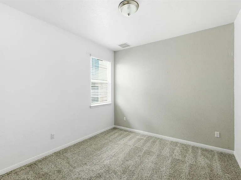 106 Lullaby Dr — Photo 15