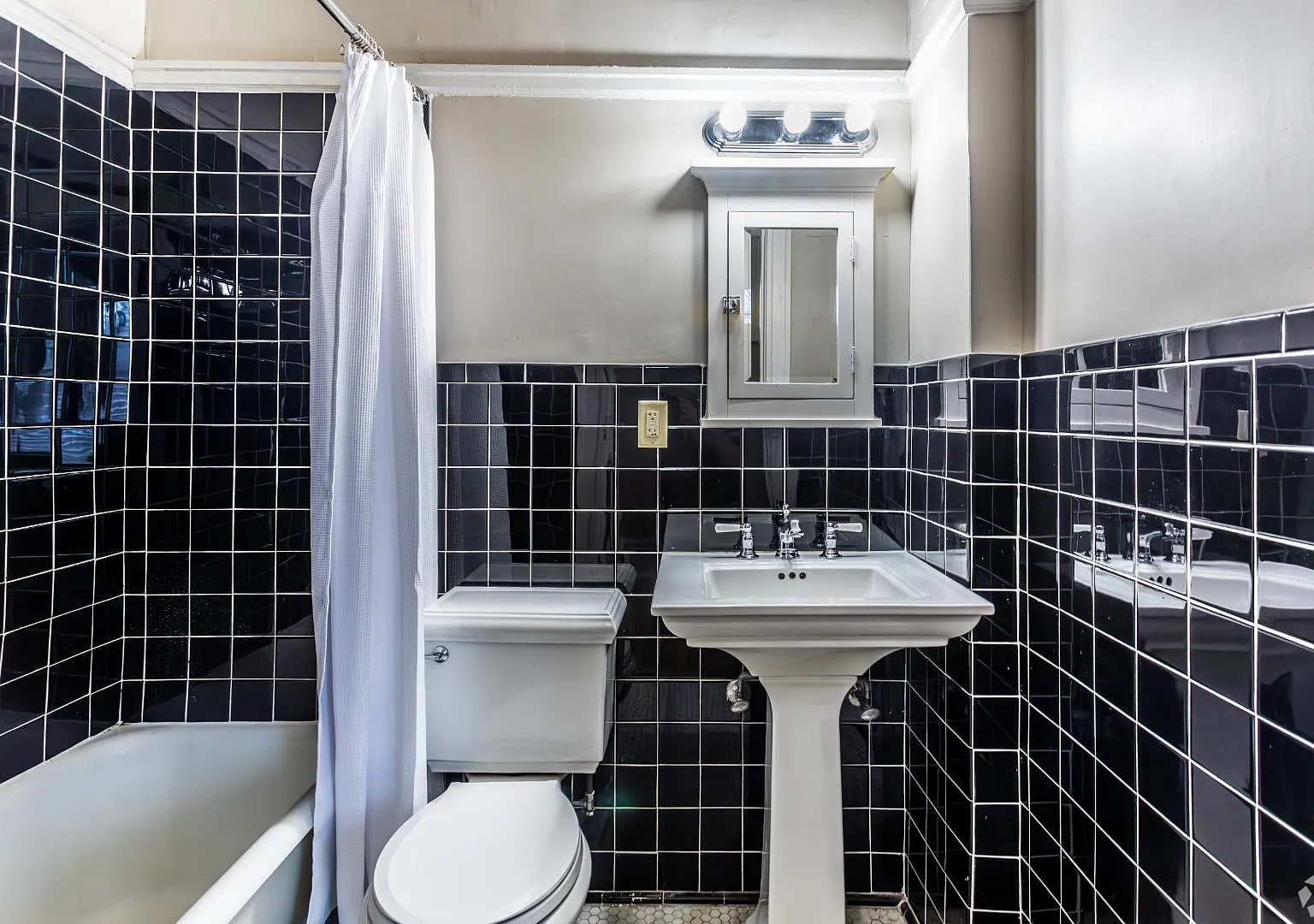 1508 Madison Ave - 305 — Photo 3
