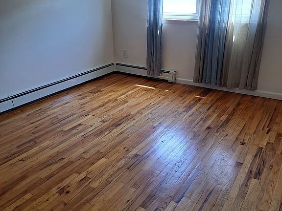 5th image of 10414 123rd St #1