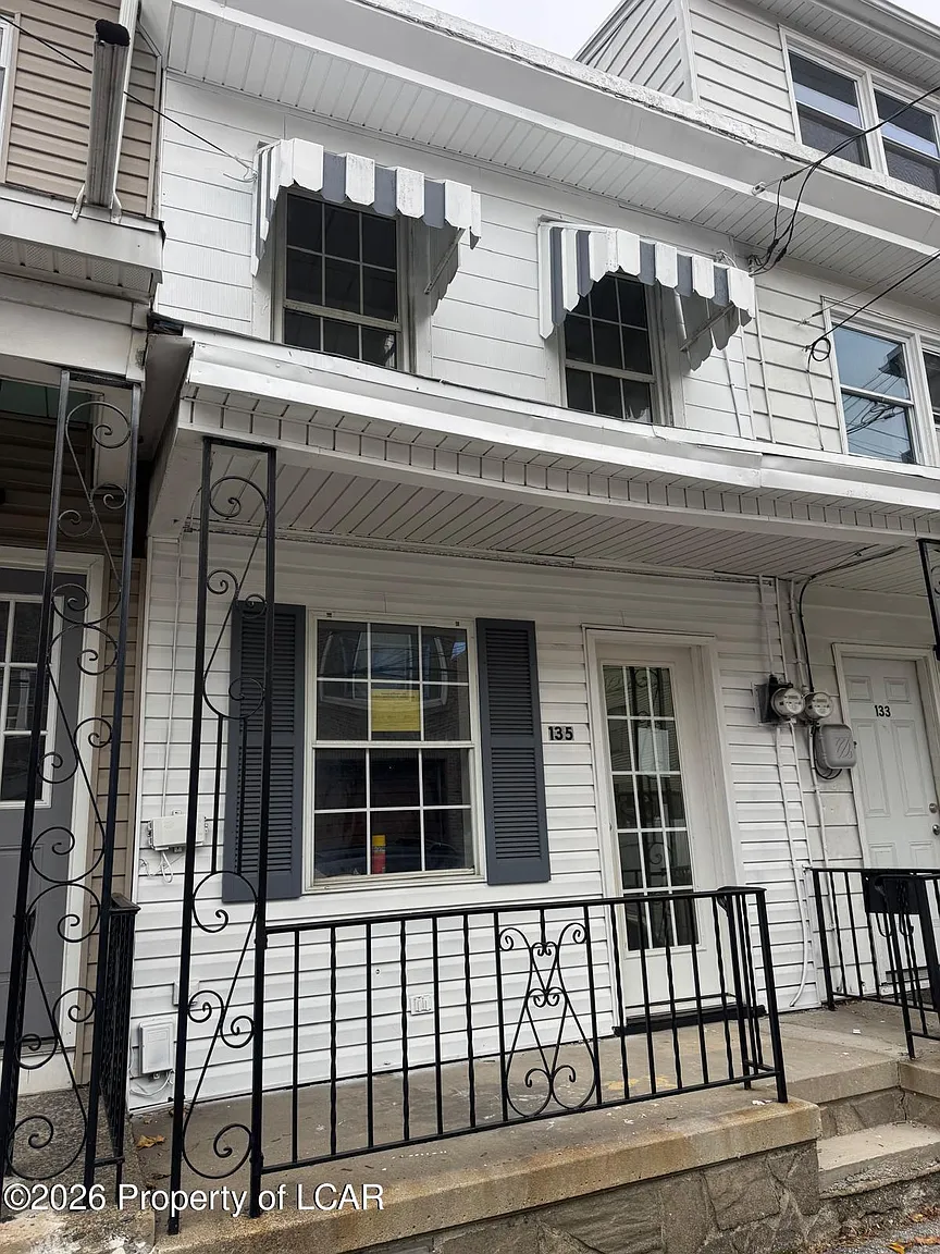 135 W Pine St photo 1